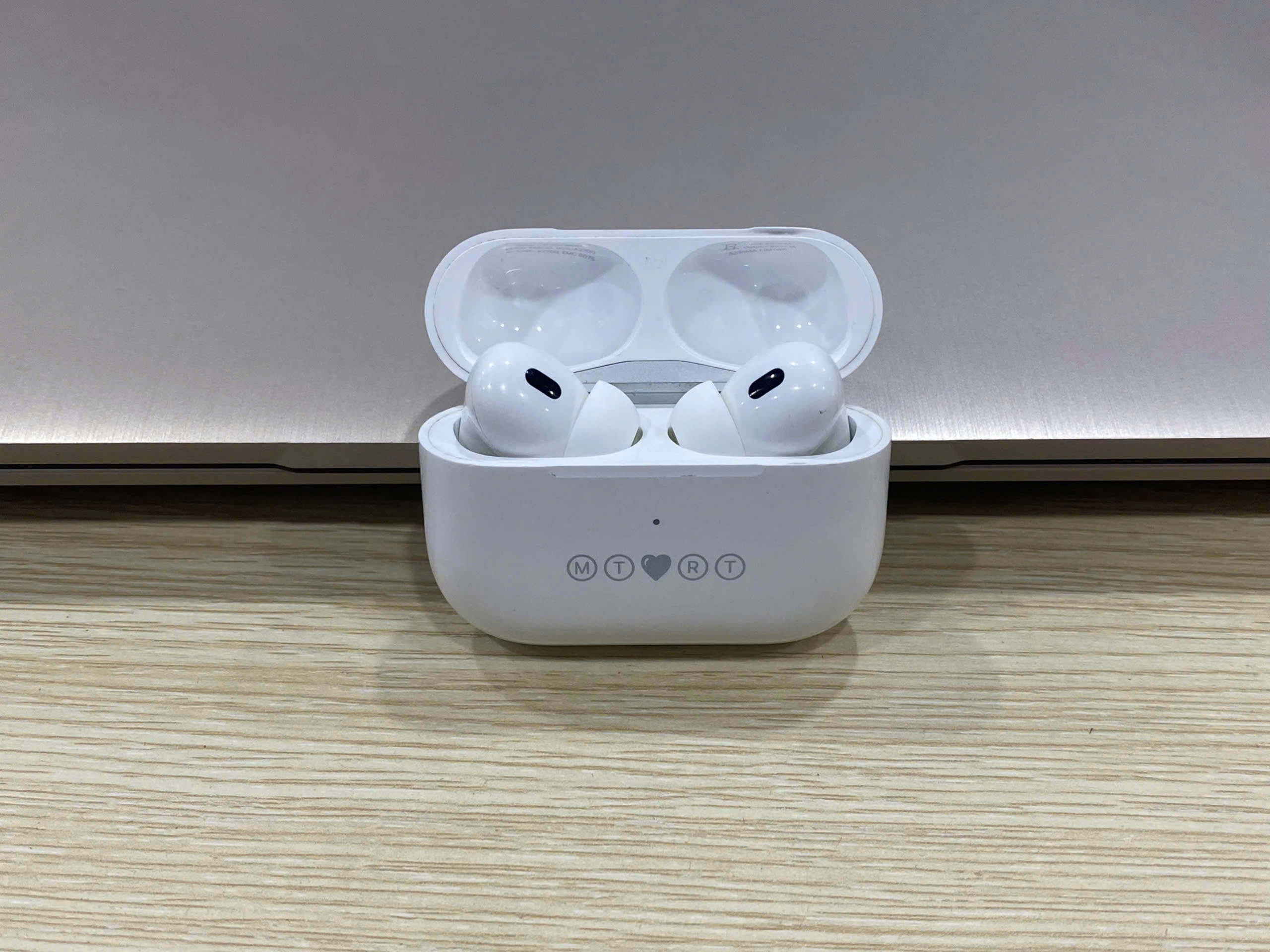 Thu mua tai nghe airpods - airpods max cũ giá cao định giá nhanh