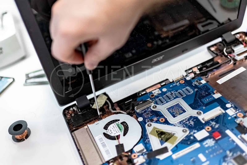 Khắc Phục Màn Hình Laptop Bị Giật: Giải Pháp Tối Ưu