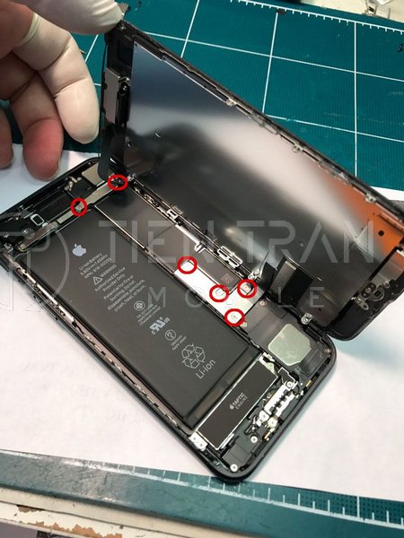 Thay Màn Hình iPhone 7 Giá Tốt, Lấy Liền Tại HCM
