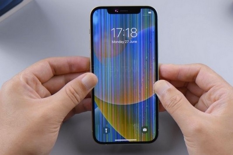 Nguyên Nhân Và Cách Sửa Màn Hình iPhone Bị Sọc Xanh 8 Nguyên Nhân Và Cách Sửa Màn Hình iPhone Bị Sọc Xanh
