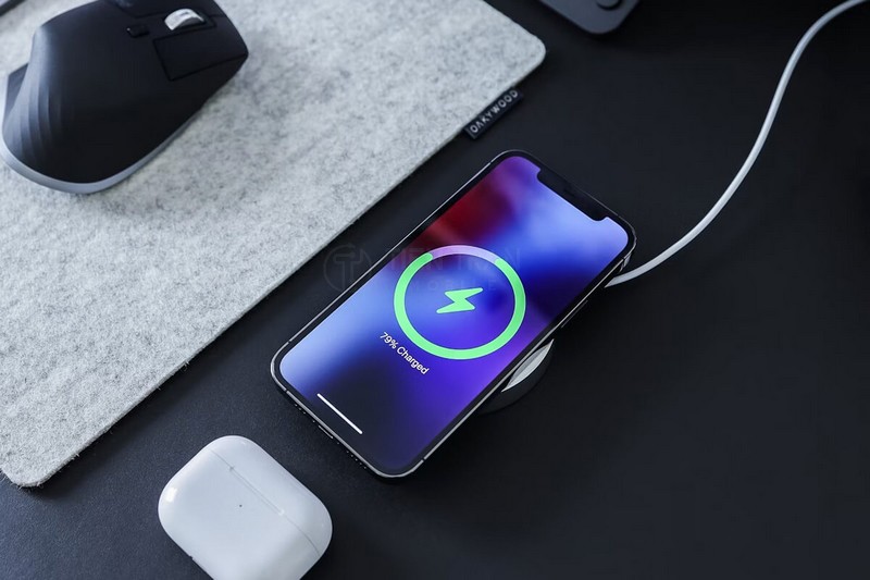 Sạc Nhanh Có Gây Hại Cho Pin iPhone? Sự Thật Cần Biết