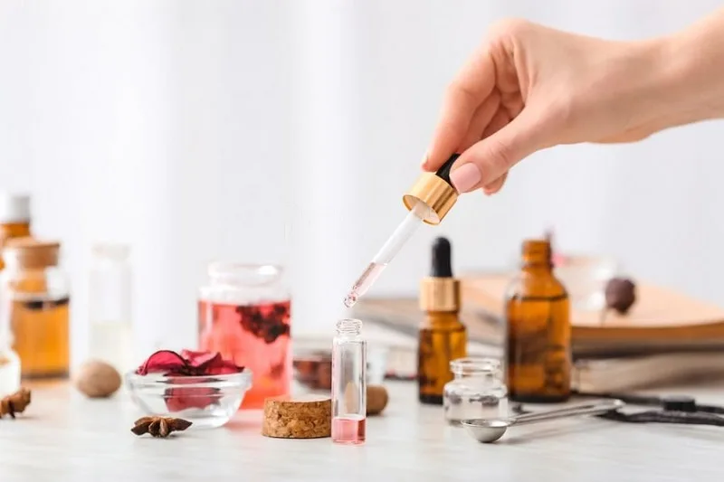Nước Hoa Nào Không Gây Dị Ứng? Gợi Ý An Toàn Nhất