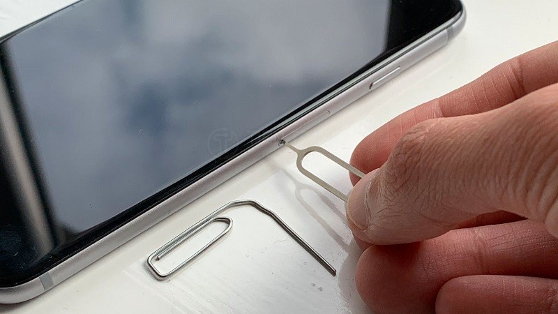 5 Cách Lấy Sim Điện Thoại Nhanh, Không Cần Que Chọc 12 5 Cách Lấy Sim Điện Thoại Nhanh, Không Cần Que Chọc