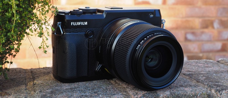 Đánh Giá Chi Tiết Fujifilm GFX 50R: Máy Ảnh Medium Format 51.4MP Chất Lượng Cao 18 Màu sắc đặc trưng và Giả lập màu phim
