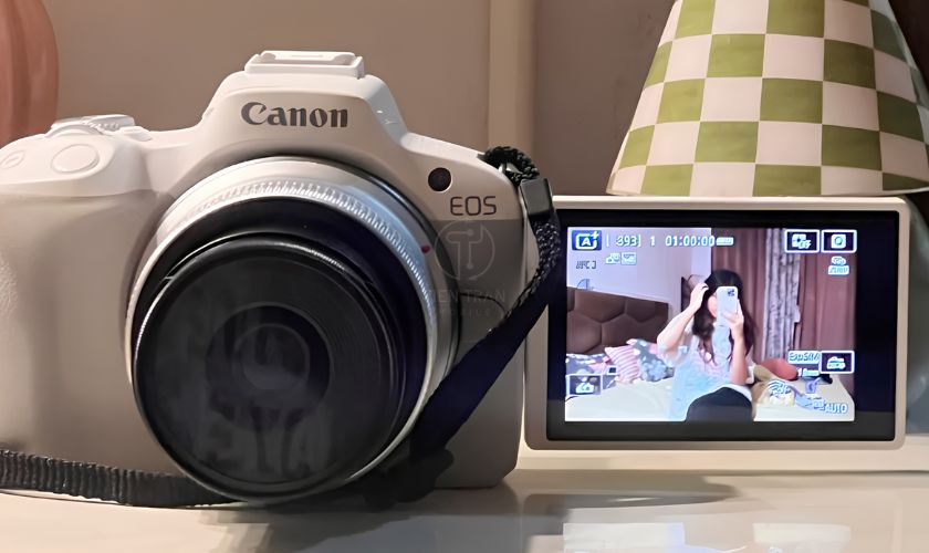 Mẹo Kết Hợp Để Có Bức Ảnh Chân Dung Trắng Hồng Hoàn Hảo Nhất Bằng Canon R50