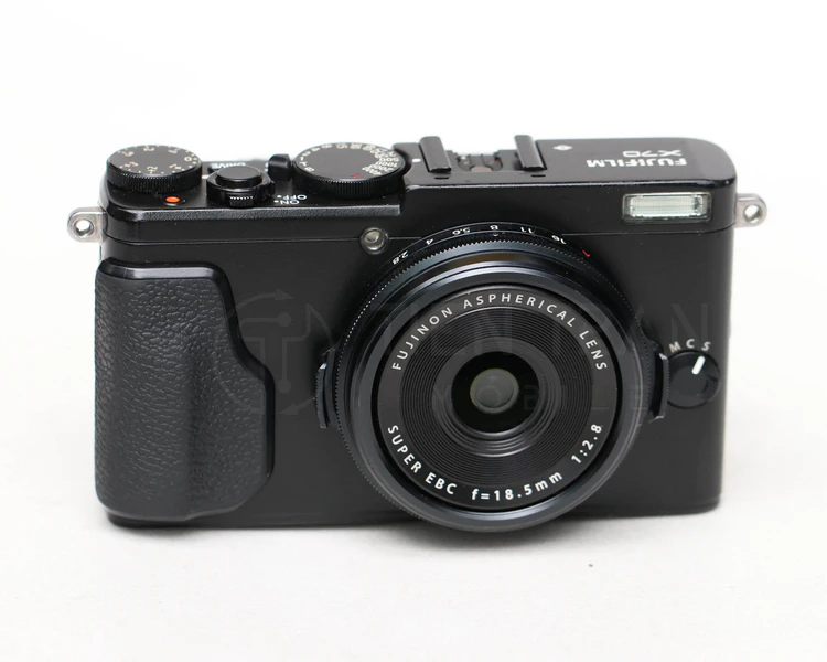 Fujifilm X70 – Compact APS-C | 28mm F2.8 | Màn Hình Lật