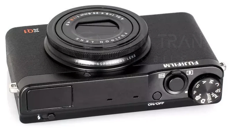Fujifilm XQ1 | Compact 2/3" | 12MP | Lens F1.8-4.9