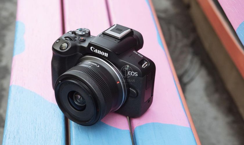 Canon R50 kèm lens kit
