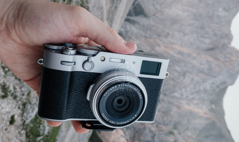 Fujifilm X100VI – Đỉnh cao máy ảnh nhỏ gọn ống kính liền chuyên trị chụp đường phố