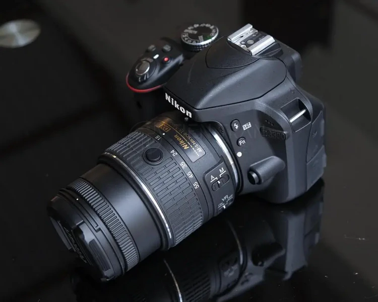 Nikon D3300 | DSLR APS-C | 24.2MP | 5fps | Full HD