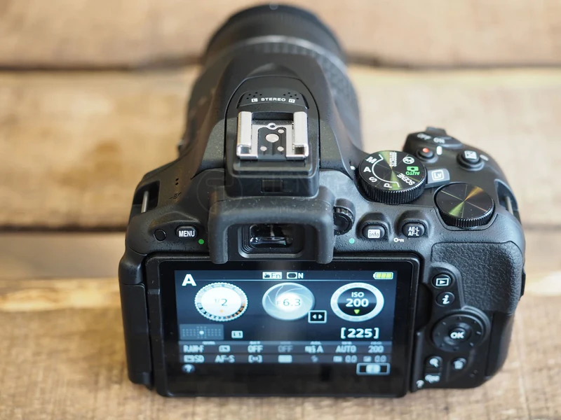 Nikon D5500 | DSLR APS-C | 24.2MP | Màn Hình Cảm Ứng