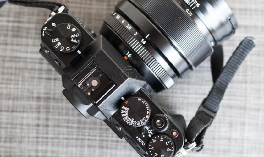 Hệ thống vòng xoay cơ học trên đỉnh máy Fujifilm XT10