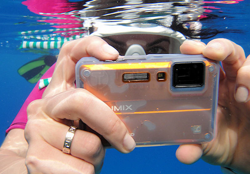 Lumix FT2 Ra Mắt 2010: Chống Nước 10m, CCD 14.1MP