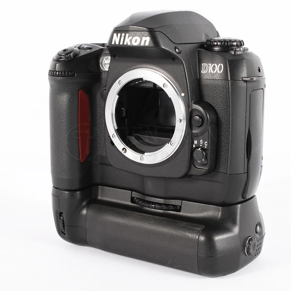 Nikon D100 | DSLR APS-C | CCD 6.1MP | 3fps