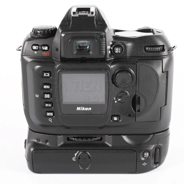 Nikon D100 | DSLR APS-C | CCD 6.1MP | 3fps