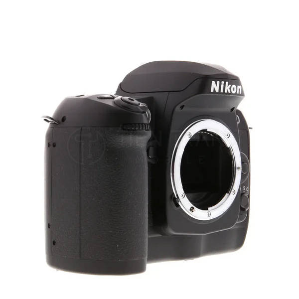 Nikon D100 | DSLR APS-C | CCD 6.1MP | 3fps