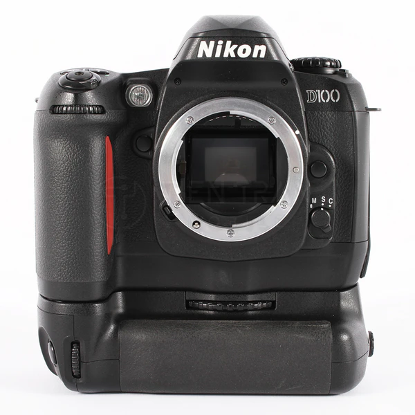 Nikon D100 | DSLR APS-C | CCD 6.1MP | 3fps