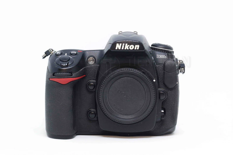 Nikon D300S | DSLR APS-C | 12.3MP | 7fps | HD
