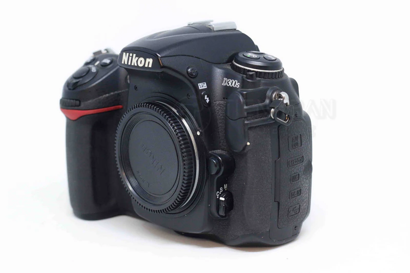 Nikon D300S | DSLR APS-C | 12.3MP | 7fps | HD