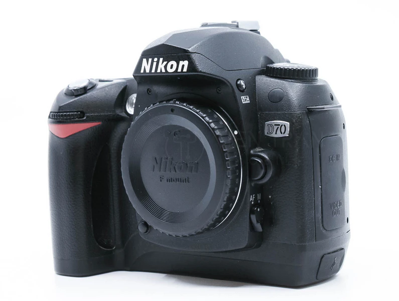 Nikon D70 | DSLR APS-C | CCD 6.1MP | 3fps | Cổ Điển