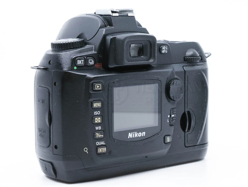 Nikon D70 | DSLR APS-C | CCD 6.1MP | 3fps | Cổ Điển
