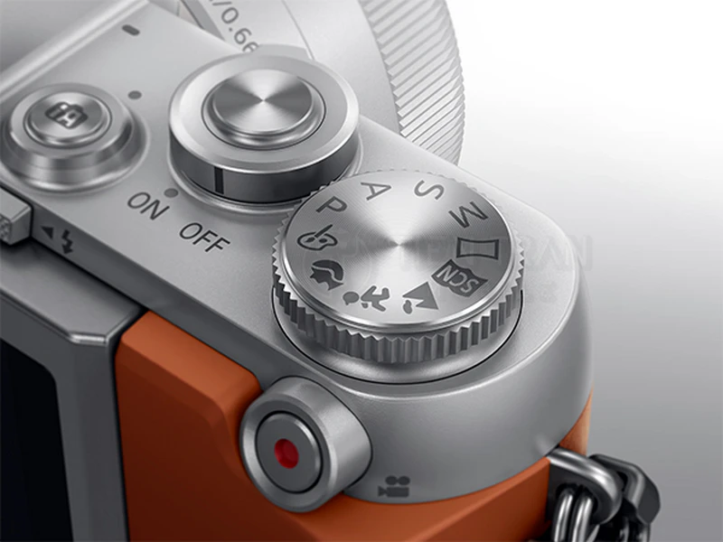 Lumix GF8 | Mirrorless 16MP | Selfie 180° | Wi-Fi