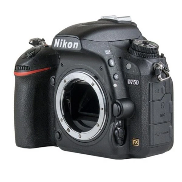 Nikon D750 | DSLR Full Frame | 24.3MP | ISO 51200